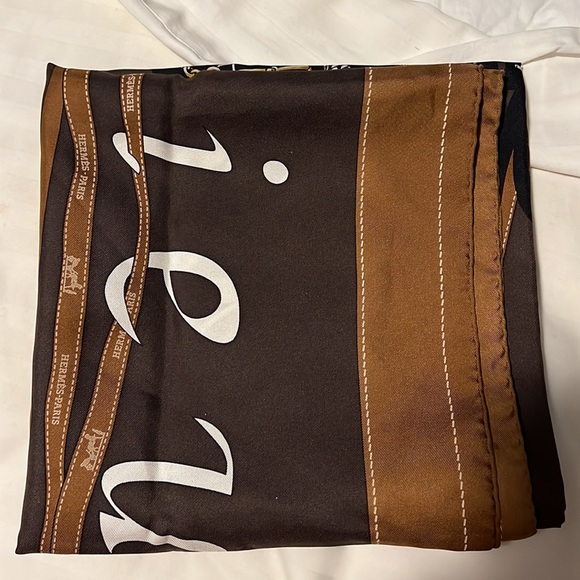 authentic HERMES scarf, 100% silk - Picture 9 of 9